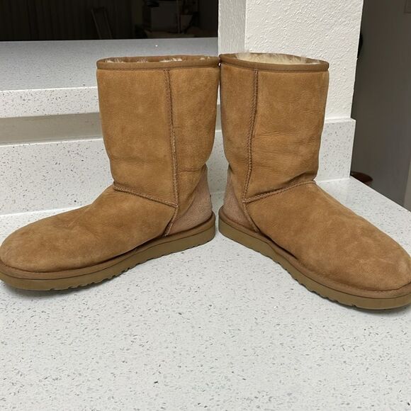 UGG woman’s Classic Short II boot | chestnut | size 9 - Picture 6 of 12